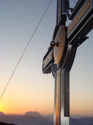 Gipfelkreuz Plessenberg Sonnenaufgang