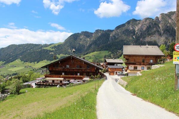 Blick auf Gasthaus | © Gasthof Roßmoos