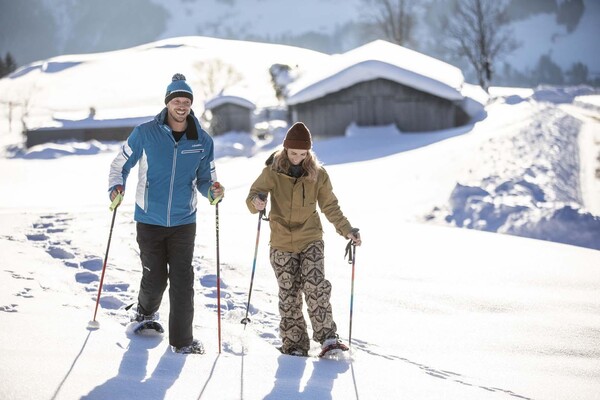 Schneeschuhwanderung Paar shoot+style