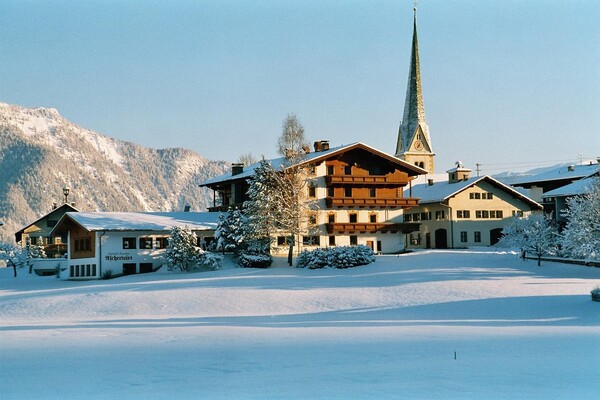 Ascherwirt mit Kirchturm | © Michaela Seidl