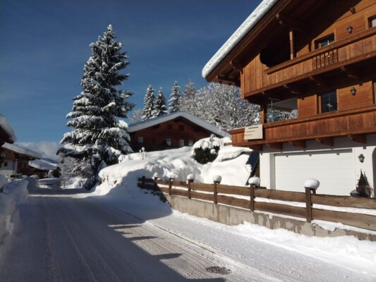 Winter Hansler_Alpbach_Appartements Hausansicht | © Hansler Appartements