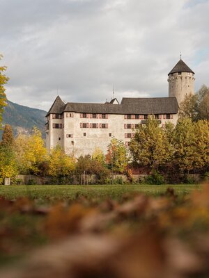 Herbststimmung im Schloss Matzen | © Alpbachtal Tourismus | T. Mühlbacher