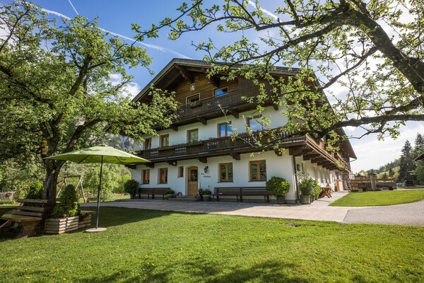 Windhaghof Garten im Frühjahr | © Hannes Dabernig